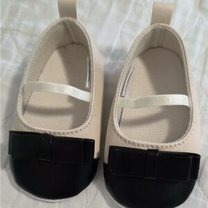 Chic Kids Dress Shoes with Bow Accent